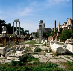 Art romain : vue du Forum (foro romano). Rome
