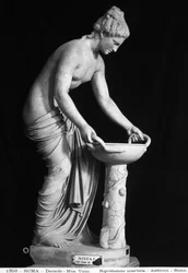 Statue représentant une Danaïde