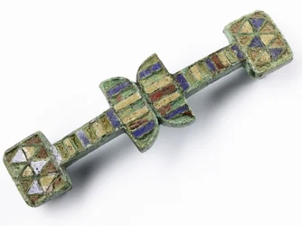 Jonction de sangle avec surface supérieure ornée d