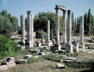 Vue des propylées ou porte monumentale