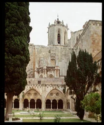 Vue du cloître et de la cathédrale de Sainte Thècle à Tarragone