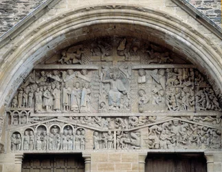 Vue du tympan du Jugement dernier, le Christ entre le Paradis et l