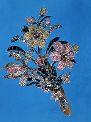 Broche en forme de grand bouquet avec diamants taille brillant et émeraudes, vers 1760