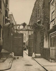 Entrée à Quiet Amen Court dans Warwick Lane, vers 1935