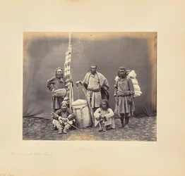 Travailleurs de montagne à Shimla avec khiltas et palanquin