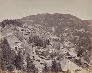 Shimla. Maisons de résidents européens, vue vers l
