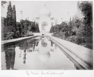 Taj Mahal, depuis la porte d