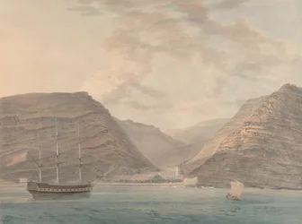Navire de guerre amarré dans le port, montagnes en arrière-plan
