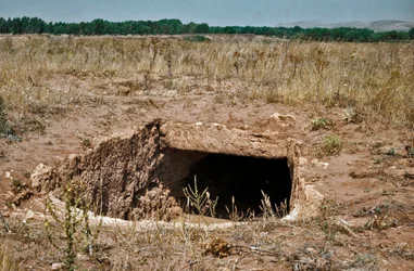 Culture nuragique sarde : ruines de la ville pré-nuragique sur le site mégalithique d