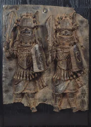 Plaque béninoise avec deux guerriers, Nigeria