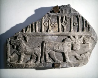 Art sudarabique : bas-relief avec inscription représentant des animaux. Museo Nazionale Romano, Rome.