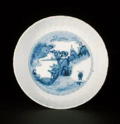 Soucoupe kraak bleue et blanche peinte avec une figure dans un paysage, marque Egret, Wanli ou Tianqi