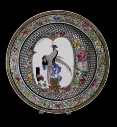 Art chinois : assiette en céramique de la famille rose, décorée d