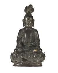 Figure de Guanyin, la déesse chinoise de la miséricorde assise sur une base en forme de lotus avec un corbeau perché sur sa tête et un lapin reposant dans sa main gauche