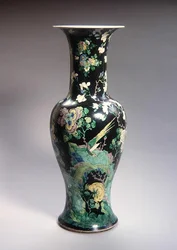 Grand vase Famille Noire Yen Yen, période Kangxi (1662-1722)