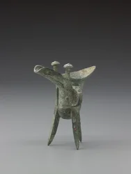 Vase rituel à boire (bronze)