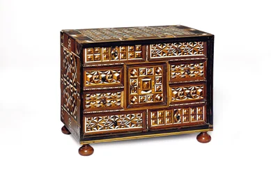 Cabinet de table en marqueterie sud-allemand (ébène, ivoire, noyer et bois fruitier)