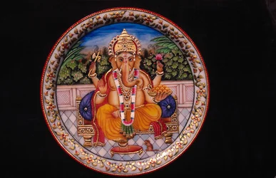 Peinture de Ganesh Ganpati sur une assiette en marbre