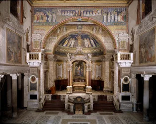 Vue intérieure de la basilique