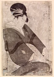 Femme japonaise assise (gravure en couleur)