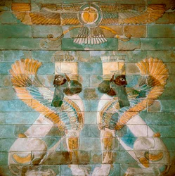 Art persan rouénide : deux sphinx androcéphales (ou lions) sous Ahura Mazda, divinité du zoroastrisme. De Suse, Iran