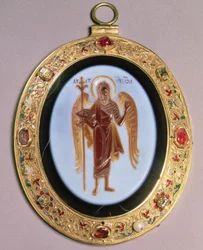 Panagia, sardonyx sculpté monté en or serti de perles et de bijoux avec décoration en filigrane et émail, Moscou, milieu du 16ème siècle