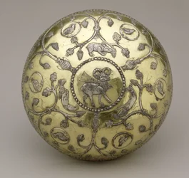 Bol, 6e-7e siècle après J.-C. (argent doré et sculpté)