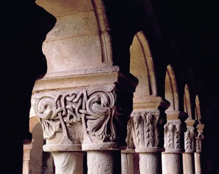 Détail des chapiteaux dans les cloîtres