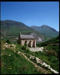 Vue de la chapelle de Saint Pèlerin, Arties (photographie)