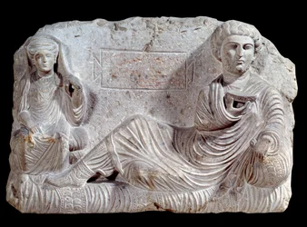 Relief funéraire en calcaire de Taime et sa femme. De Palmyre. 200 ap. J.-C. Paris, Musée du Louvre