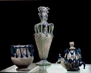 Art oriental : vases en verre fabriqués en Syrie