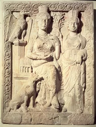 Relief représentant la princesse Zénobie (d.p.272) et une compagne (pierre)