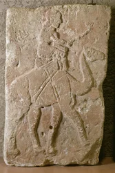 Plaque avec cavalier dromadaire, Tell Halaf, Syrie du Nord