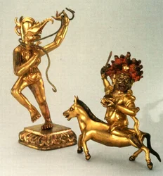 Makaravakitra et Sridevi (bronze doré)