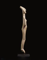 Figure féminine cycladique allongée, pièce maîtresse du Maître Schuster, Cycladique ancien II, vers 2400 av. J.-C.
