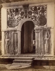 Entrée des terrains de Nata Dewale, Kandy, vers 1880