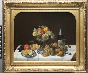 Nature morte de fruits avec bouteille de champagne