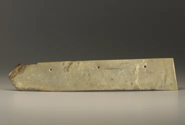 Grand objet en forme de couperet de type kuei (jade)