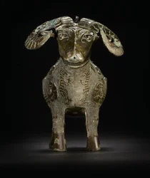 Vase à vin rituel en forme de bélier, Gong