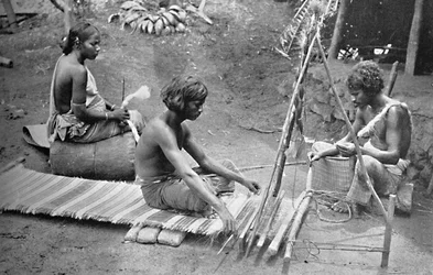 Tissage de nattes cinghalaises, 1902