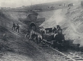 Tunnel de Charlestown et locomotive du Natal Government Railway