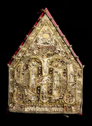Évêque mitré en or décoré de mosaïques de plumes réalisées par des missionnaires espagnols au Mexique. XVIe siècle