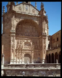 Vue de la façade plateresque