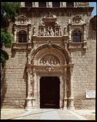 Vue de la porte plateresque