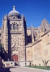 Vue du portail sud et de la Torre del Gallo