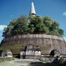 Vue du stupa Rankoth Vehera