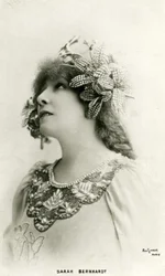 Henriette Rosine Bernard alias Sarah Bernhardt (1844-1923) en « La princesse lointaine », pièce d