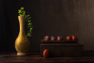 Nature morte rustique sombre