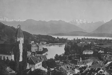 Thoune, le Lac et les Alpes