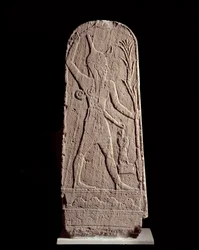 Art oriental : stèle du dieu Baal dans la foudre. (Dieu guerrier protégeant le roi) Sculpture du XVe siècle av. J.-C., Syrie. Paris, Musée du Louvre